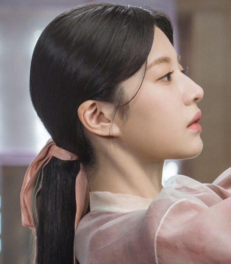 요즘 유행하는 여자 머리 묶기 BEST 7｜연예인 로우번·포니테일 스타일링