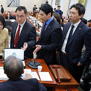 [속보] 과방위 국감 결국 파행! 이진숙 제척·한준호 KBS 외압 의혹 충돌…18명 중 단 4명만 질....