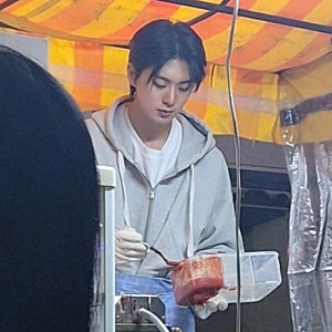 '차은우 닮은꼴' 붕어빵 사장, 결국 영업 중단...무슨 일 있었나