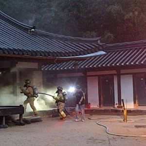 결국 지붕까지 뜯어냈다? 담양 죽녹원 우송당 화재 2시간 48분 만에 완진된 실제 상황