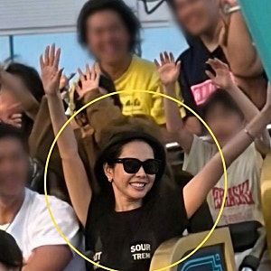 손예진 일본 여행 요코하마 놀이공원 44세 미모 집중 시키는 해맑은 여행지 근황