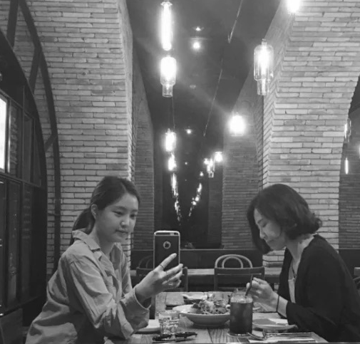 <b>손나은 모친상</b>, 갑작스러운 비보에 안타까움…동생 손새은과 빈소 ....