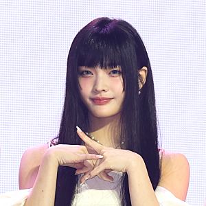 아일릿 이로하 발목 부상 "무대 포기 못해" 모카 활동 중단 이어 컴백 앞두고 또 악재