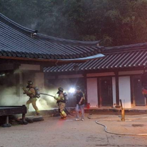 담양 죽녹원 화재, 우송당 기와지붕 불길 2시간48분 만에 완진