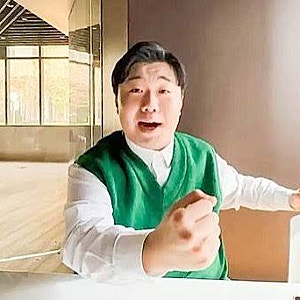 경기도청에 빨대 250개 주문한 남자… 정치인 목소리로 먹고사는 개그맨 이상민