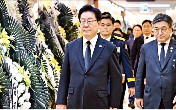'소방 빨대 논란' 엎드린 與⋯ 추미애 경기지사 실언 리스크에 당내 비판 및 출당 요구 분출