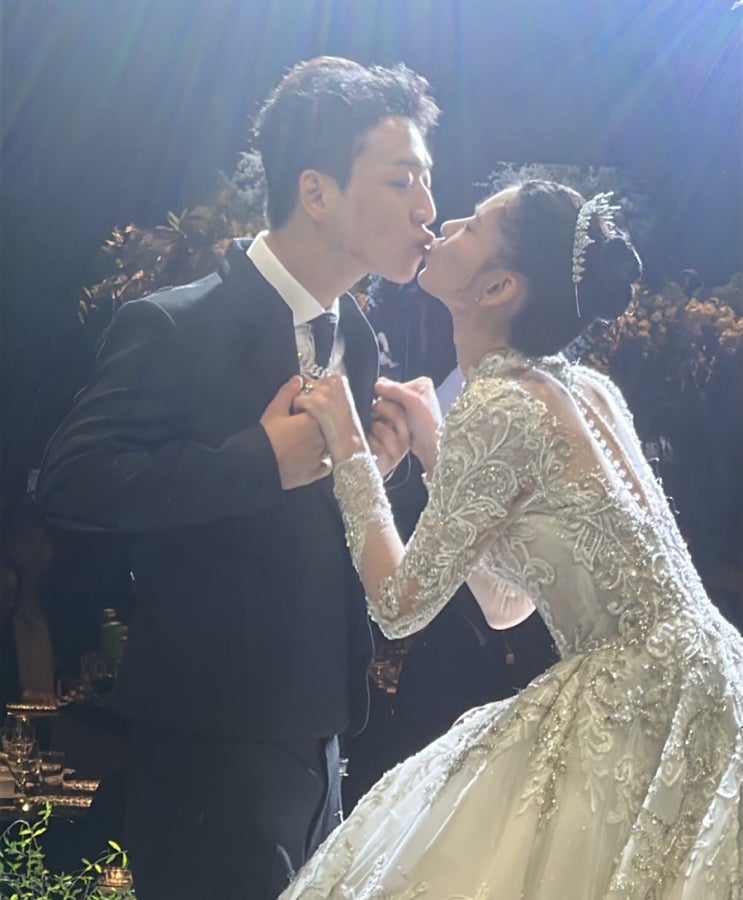 본식보다 더 눈길 끈.. <b>양홍원</b><b>원현주 결혼식</b> 2부 드레스