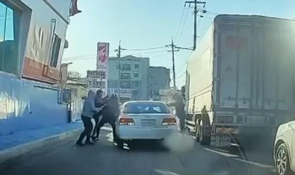 “한국 치안 어쩌다 이 지경”…이천 도로 위 충격 영상, 카자흐스탄 국적 용의자 검거