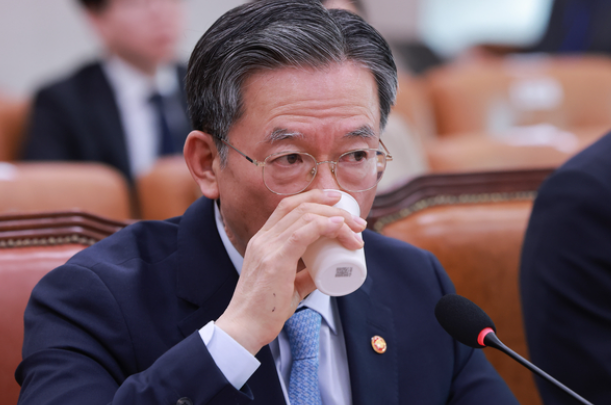 [속보] 정성호, 추미애 '소방 재정 빨대' 발언에 뼈 있는 일침…“입....