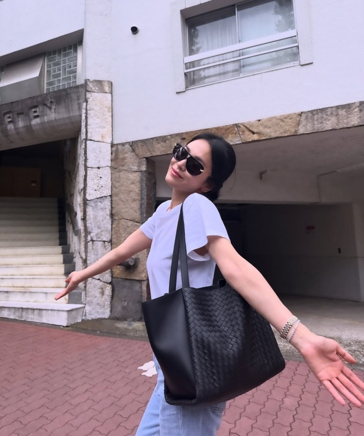 44살 맞아..? 흰 티에 청바지 입은 송혜교 근황