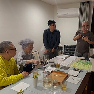 오스카 배우 윤여정의 팔순 잔치…김수철 기타 산조에 정현의 그림 선물까지