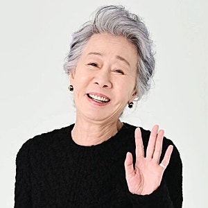 윤여정, 벌써 팔순? 정재승·김수철과 함께한 깜짝 근황과 특별한 생일 파티 현장