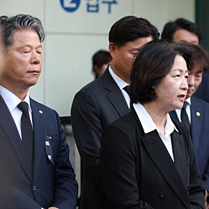 경기도지사실로 날아든 빨대 250개, 추미애 '재정 빨대' 발언 후폭풍이 아직 안 끝났습니다.