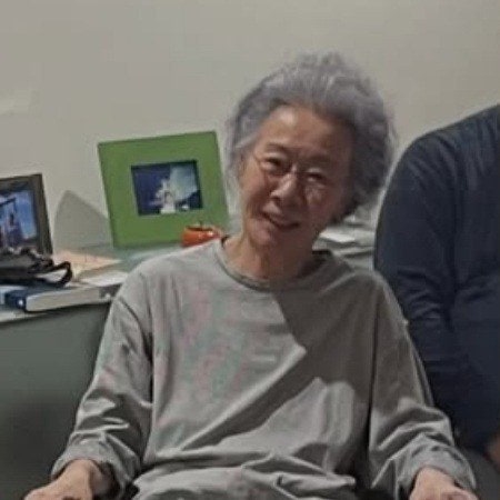 “오스카가 집에?” 윤여정 팔순 파티, 지인들 앞에 놓인 트로피