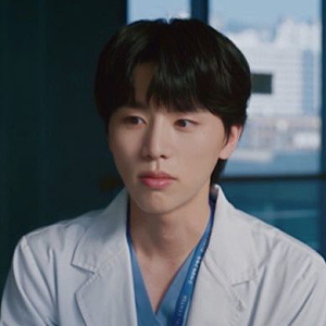 '닥터X' 인턴의사 김우석, 이 사람 동생이었다! 어쩐지 닮았더라....