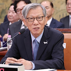 유홍준 국립중앙박물관장 프로필 고향 학교 박중양 친일파 글씨 부인 아내 석호상 기증 사과