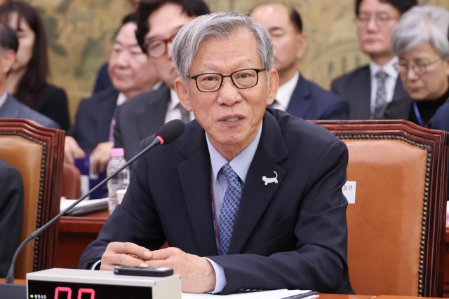 유홍준 국립중앙박물관장 프로필 고향 학교 박중양 친일파 글씨 부인 아내 석호상 기증 사과