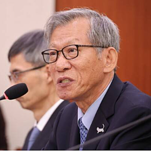 유홍준 친일파 글씨 논란 사과 “전공자라 확신, 부끄럽고 깊이 뉘우쳐”