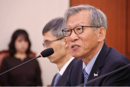 유홍준 친일파 글씨 논란 사과 “전공자라 확신, 부끄럽고 깊이 뉘우쳐”