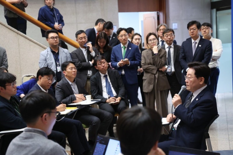 이재명 대통령 “SNS는 내 목숨줄” 국민과의 숨구멍이라 말한 이유