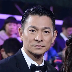 유덕화, 홍콩 호텔서 아내 주리첸과 포착…"딸인 줄" 오해 부른 21년 열애·결혼 18년