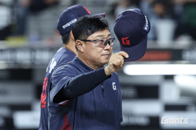 롯데 자이언츠 감독 인선 임박, 김태형 재계약과 교체 갈림길 속 결단