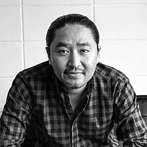 김한민 감독, 이정현과 열애설 났었는데.. 57세에 깜짝 결혼 소식 예비신부 정체는?