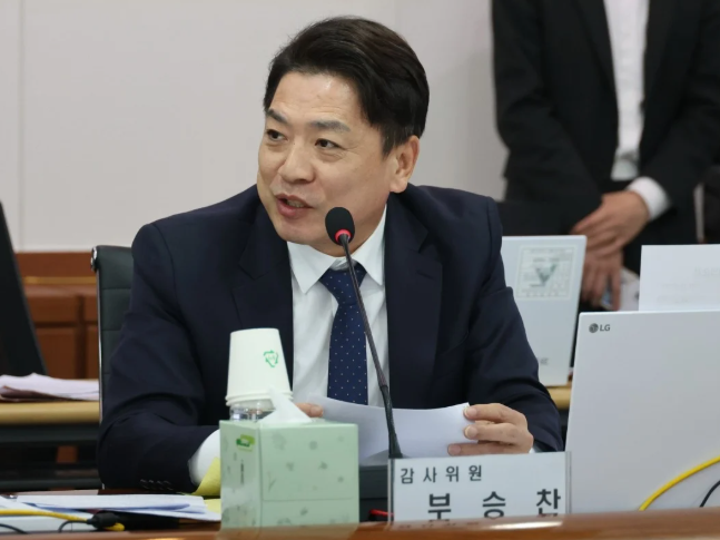"<b>소방</b>이 쭉쭉 빨아먹어"…추미애 옹호하다 국감 뒤집힌 <b>부승찬</b>, 결....