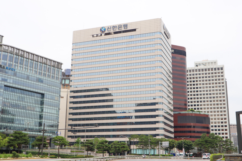 "믿었던 1금융권마저 털렸다?" 5대 은행장 전원 소환된 'AI 해킹' 충격 실체