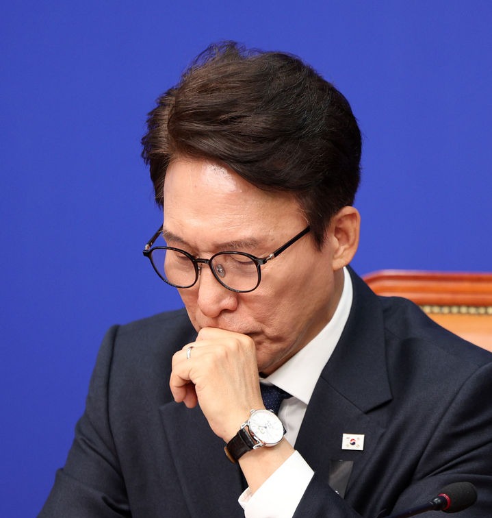 순직 소방관 조문 간 <b>김민석</b> 차량, <b>응급</b>환자 자리에 30분…결국 비서....