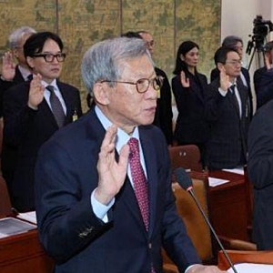 유홍준 결국 국감서 두 번 사과…5만원에 산 ‘애국지사 글씨’가 친일파 박중양 작품, 사퇴 ....