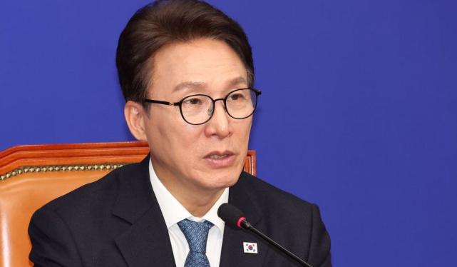 [속보] 김민석 결국 고개 숙였다…<b>부승찬</b> '<b>소방</b> 예산 <b>쭉쭉</b>' <b>발언</b>에 ....