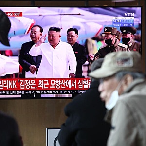 [긴급 특보] 김정은 사망설 확산! 중국 병원서 뇌출혈 치료 중 사망? YTN이 보도한 SNS 원본 추....