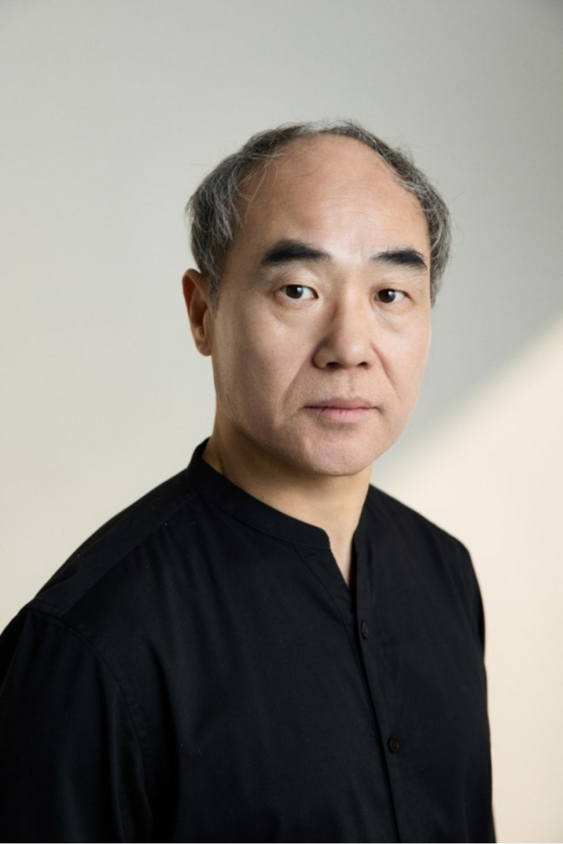 배우 강신일 데뷔, 연극, 문성근, 배우자, 오수미, 소극장, 학전, 공공의 적, 설경구, 라이언, ....