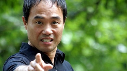 “간 3분의 1을 잘라내도 무대로” 설경구의 30년 선배이자 ‘국민 반장님’, 배우 강신일의 ....
