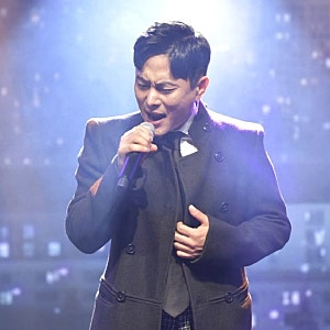 이기찬 ‘약국 버스킹’ 대박… 약사법 논란엔 “법적 위반 없어”