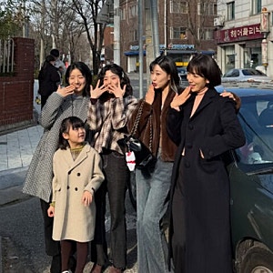 박신혜, 둘째 딸 출산 한 달 만에 야구장 나들이…기아 타이거즈 응원 '가을야구 못 참지'