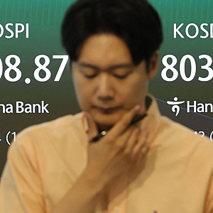 하루 오르더니 다시 와르르… 코스피, 외국인·기관 매도세에 5550선 밀렸다