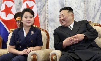 “딸 주애까지 데리고 어디로?” 김정은이 옷·신발 전시회에서 강조한 뜻밖의 메시지