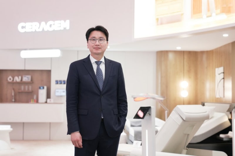 헬스케어기업 세라젬 창업주, 딸 대신 평사원 출신 직원 성인 입양…전격 ‘양자 승계’