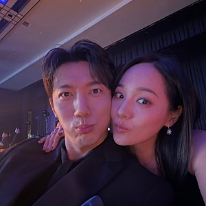 결혼 15년 차 기태영♥유진, 볼 맞대고 장난까지…여전한 부부 애정