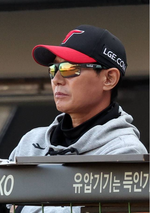 염경엽 타순 또 바꿨다 송찬의 4번·오지환 2번, 벼랑 끝 승부
