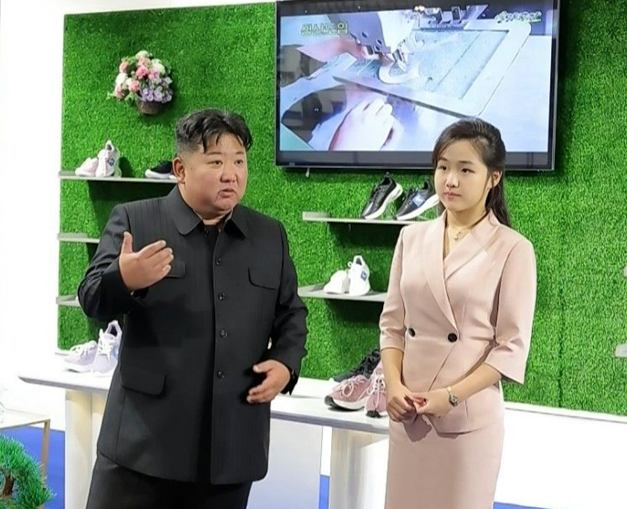 김정은 사망설 확산, 뇌출혈로 숨졌다더니…북한이 공개한 사진 보니