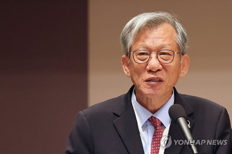 유홍준 국립중앙박물관장 프로필 고향 학교 애국지사 박원근 박중양 친일파 글씨 부인 아내 ....