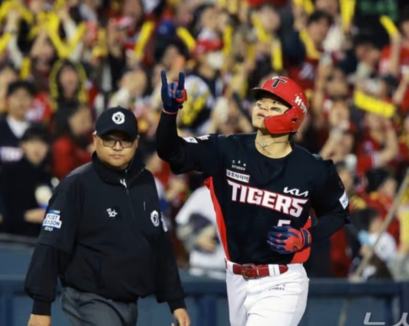 KIA 준플레이오프 3연승! 김도영 만루홈런 폭발, LG 13-1 대파하고 삼성과 PO 격돌
