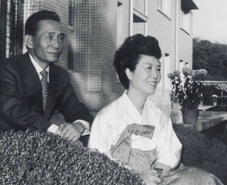 '암살자(들)' 논란, 1974년 발생한 8·15 육영수 여사 피격 사건이 왜 조....