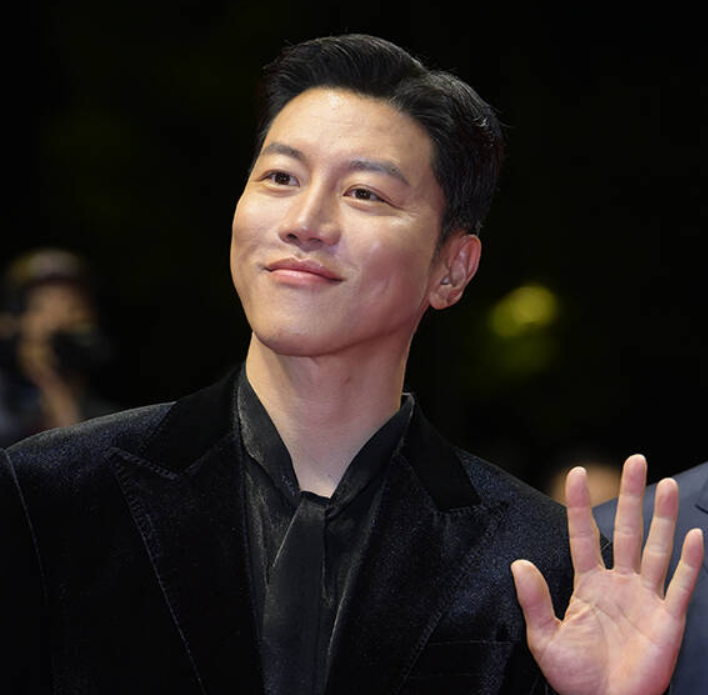 <b>음문석</b> 내년 <b>1월 결혼</b>, 예비 신부는 모델이었다