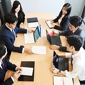 “정규직은 월급 405만원, 비정규직은 211만원”... 격차 194만 원으로 역대 최대