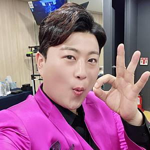 김호중, 슬픈 소식. 올해 복귀 없다 … 발목 수술 회복에 집중