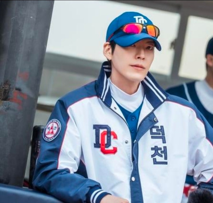 (속보)<b>김우빈  야구 감독</b> 취업!!!???
